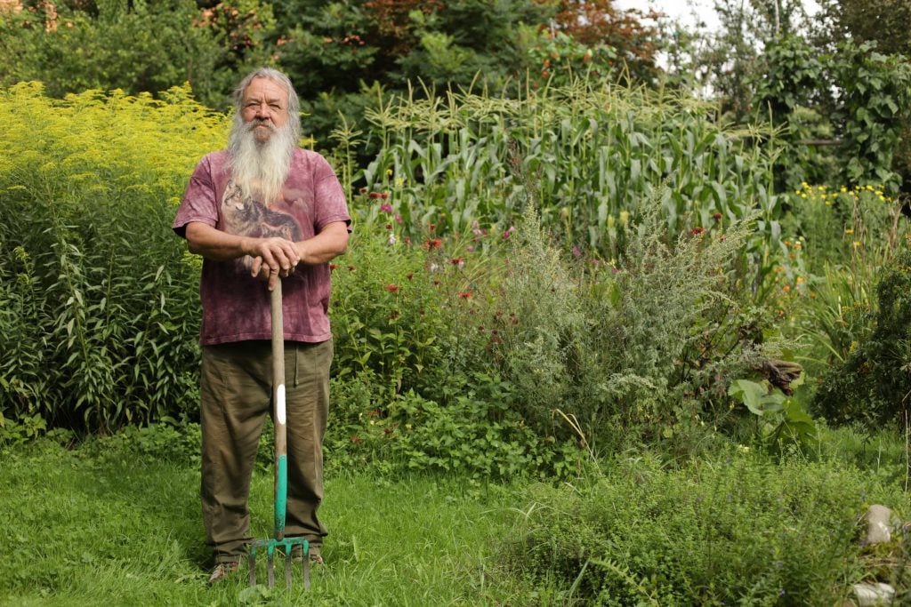 Wolf-Dieter Storl im Garten